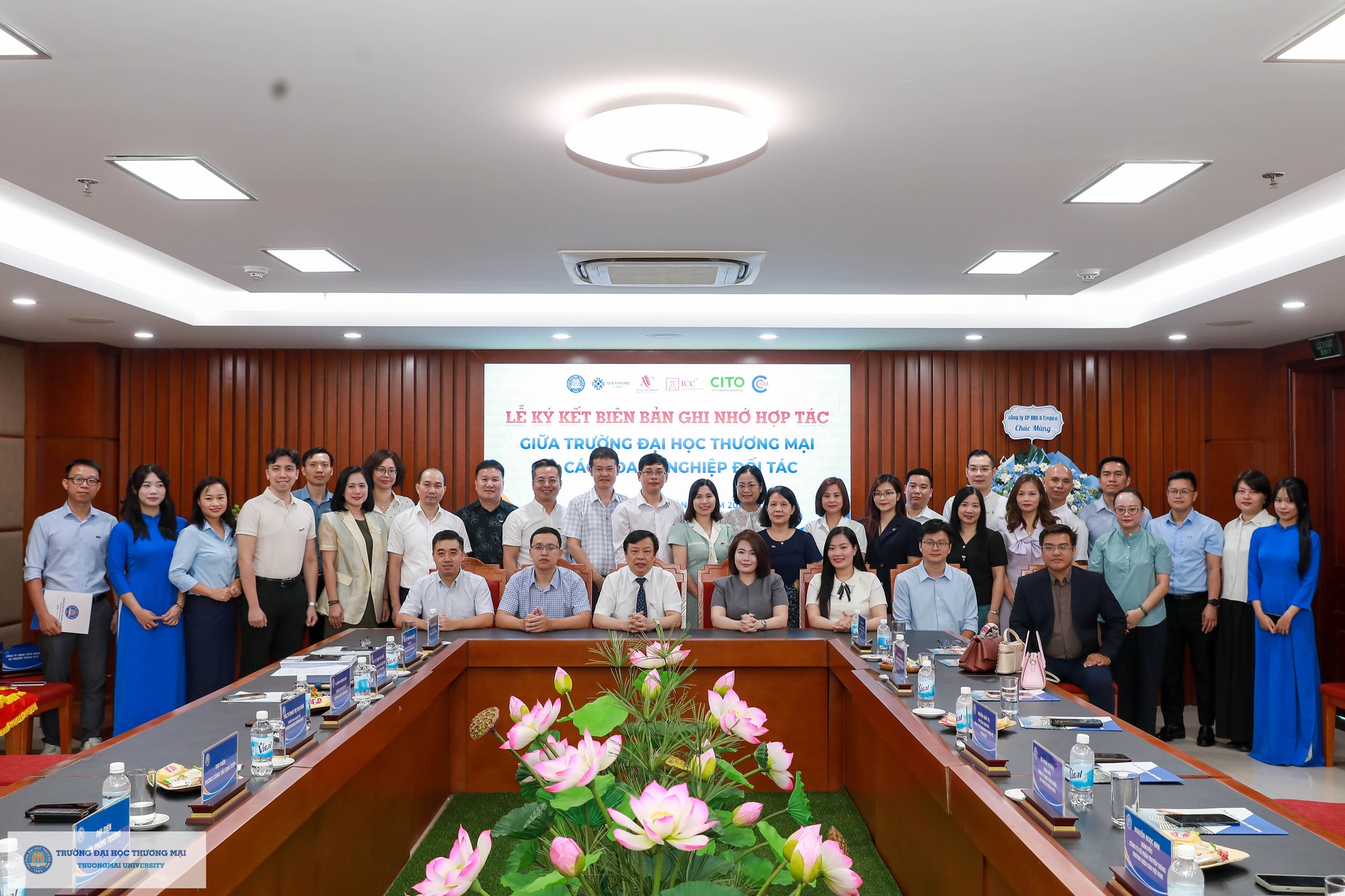 truong-dai-hoc-thuong-mai-ky-ket-hop-tac-cung-cac-doanh-nghiep-doi-tac-mo-rong