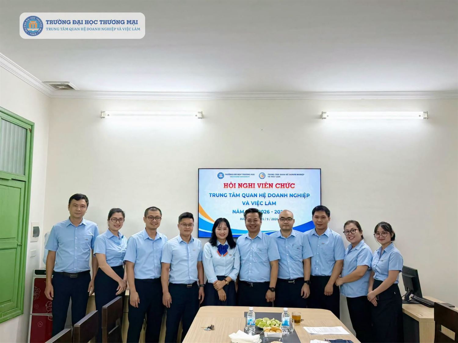 hoi-nghi-vien-chuc-trung-tam-quan-he-doanh-nghiep-va-viec-lam-truong-dai-hoc-th